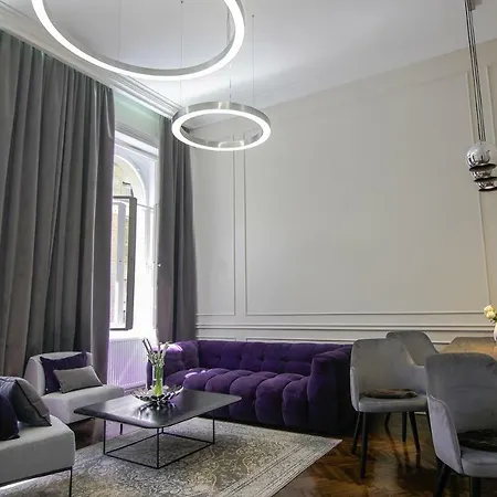 아파트 Opera With Free Parking, 2br2ba, Ac *