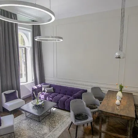 Opera With Free Parking, 2br2ba, Ac 부다페스트