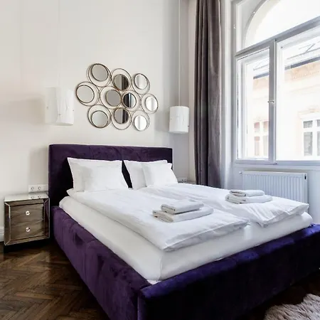 아파트 Opera With Free Parking, 2br2ba, Ac