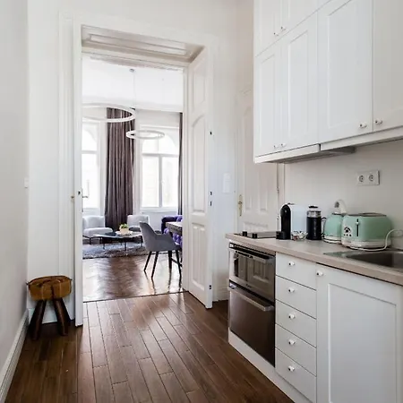 Opera With Free Parking, 2br2ba, Ac 아파트 부다페스트