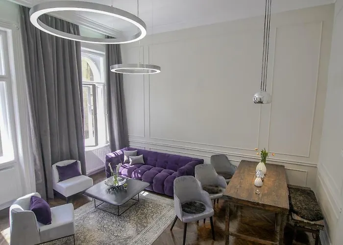 Opera With Free Parking, 2br2ba, Ac Budapest