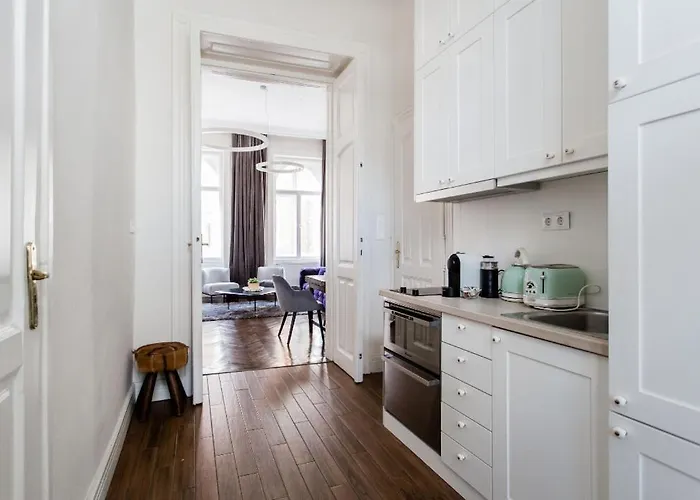 Opera With Free Parking, 2br2ba, Ac Apartment Budapest