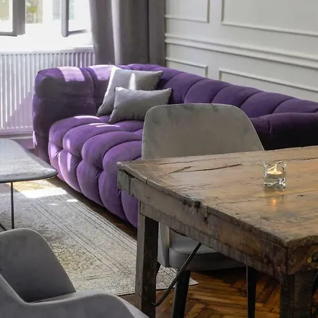 Opera With Free Parking, 2br2ba, Ac