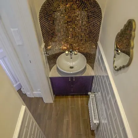 Opera With Free Parking, 2br2ba, Ac
