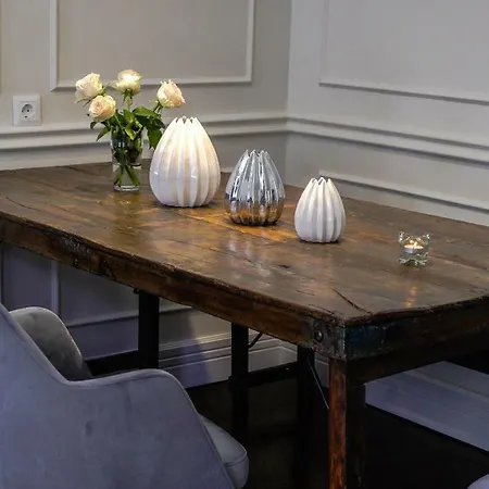 Opera With Free Parking, 2br2ba, Ac