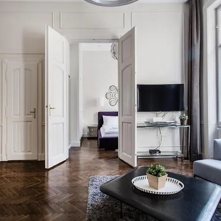 דירה Opera With Free Parking, 2br2ba, Ac