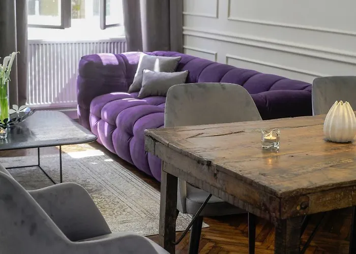 Opera With Free Parking, 2br2ba, Ac