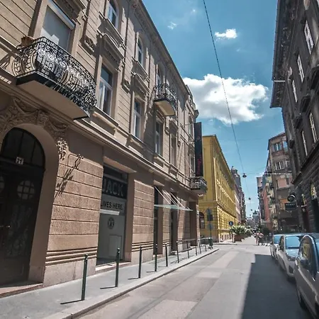 Opera With Free Parking, 2br2ba, Ac Budapeszt