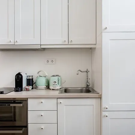Opera With Free Parking, 2br2ba, Ac 아파트