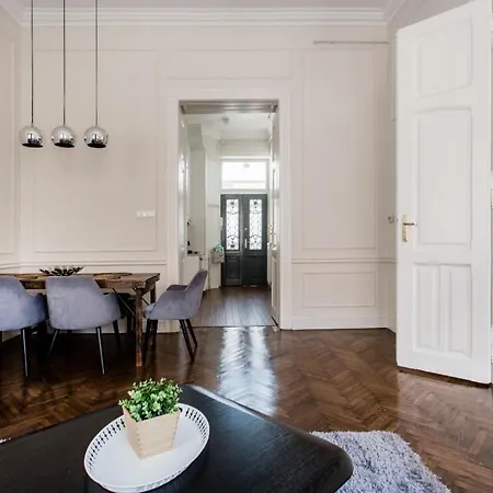Opera With Free Parking, 2br2ba, Ac 아파트 부다페스트